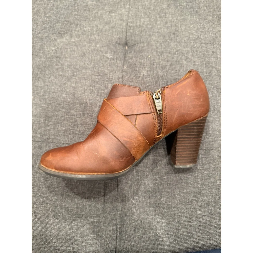 Clarks Brown Leather Ankle Boots Block Heel Buckle Strap Stud Detail Size 7.5